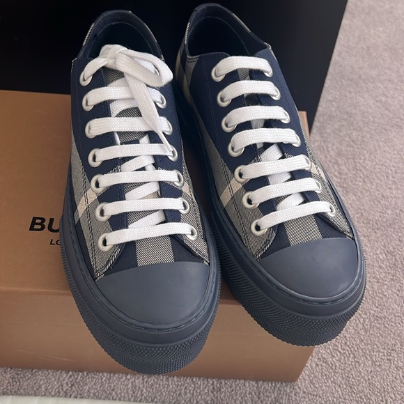 Burberry Jack Check Platform Low Top Sneaker - Picture 5 of 17